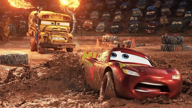 Trong Cars 3, McQueen sẽ gặp phải một cuộc “khủng hoảng” trầm trọng