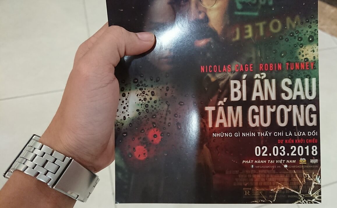 Tờ rơi giới thiệu về phim Looking Glass