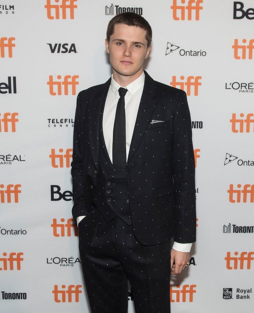 Điểm sáng duy nhất của phim là nam diễn viên Eugene Simon