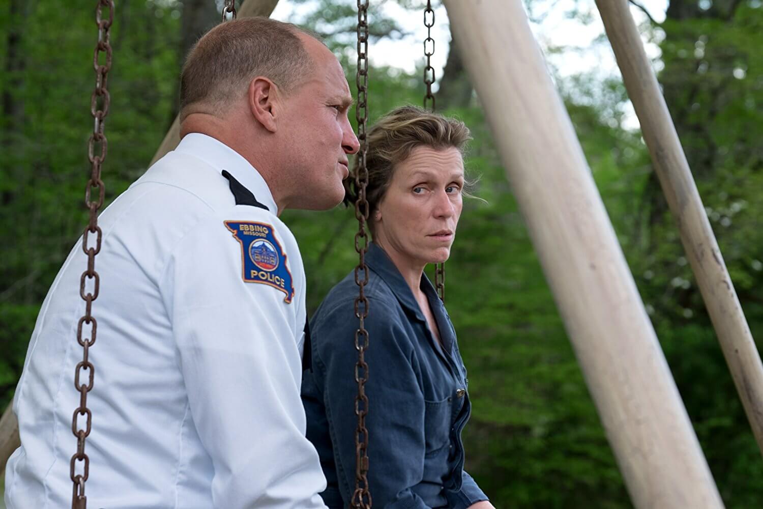 Giây phút ông cảnh sát trưởng tâm sự cùng người mẹ đơn thân trong Three Billboards