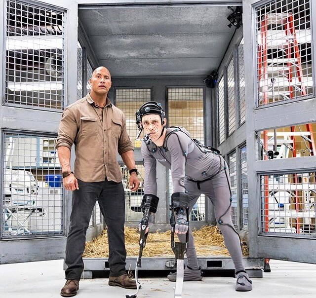 Chú khỉ trong Rampage thực ra được đóng thế bởi con người, sau đó sử dụng máy tính để thay thế hình ảnh khỉ vào