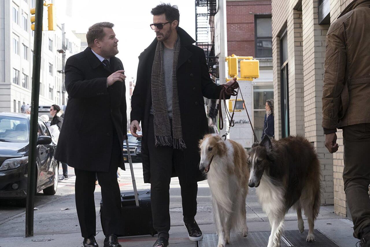Anh chàng bên phải là một trong những "nạn nhân" của vụ trộm trong Ocean's 8