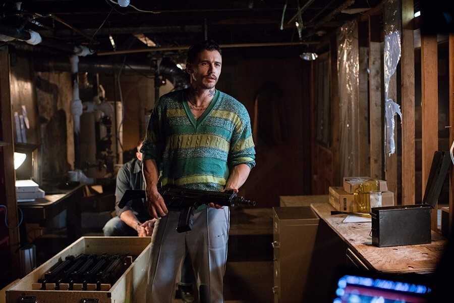James Franco vào vai Taylor - một gã giang hồ - Kin (Vũ khí bí ẩn)