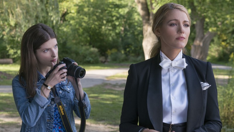 Emily cảnh cáo Stephanie rằng cô không nên tự tiện chụp ảnh - A Simple Favor (Lời thỉnh cầu bí ẩn)
