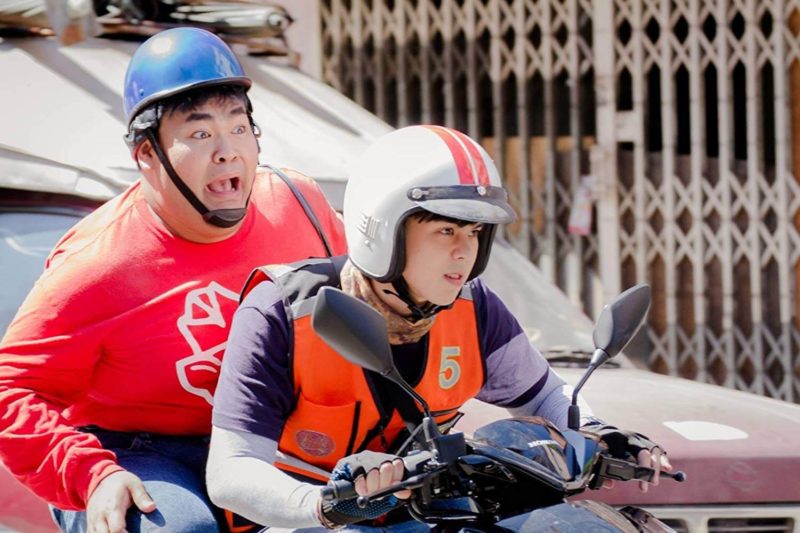 Peach vào vai Sak - một anh chàng lái xe ôm ở Bangkok - Nam Thần Xe Ôm (Bikeman)