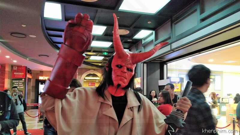 Cosplay Hellboy tại buổi ra mắt phim hôm 10/4/2019