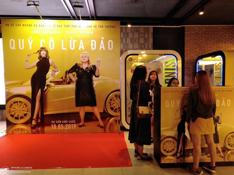 Không khí ấm cúng tại buổi họp báo phim Quý Cô Lừa Đảo (The Hustle)