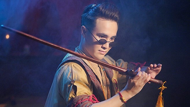 Tinh Lâm (Huỳnh Lập vào vai) là nhân vật chính trong phim Pháp Sư Mù