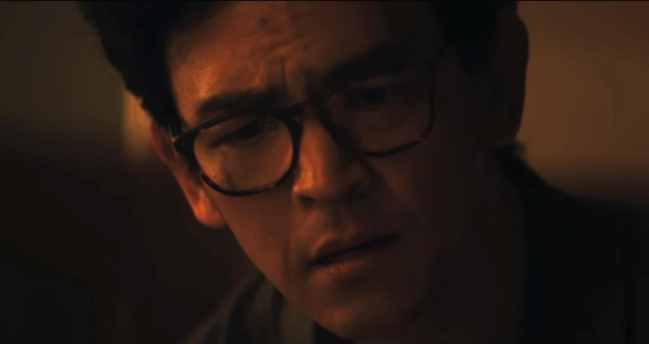 Nam diễn viên John Cho vào vai một người môi giới bất động sản