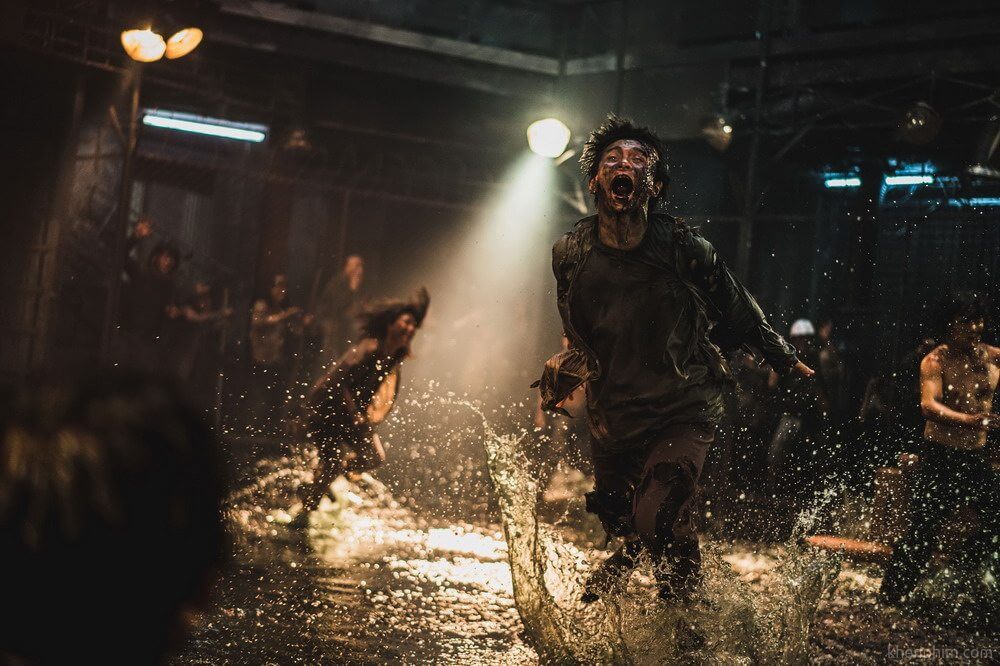 Zombie trong phim này chạy rần rần như bị ma dí á