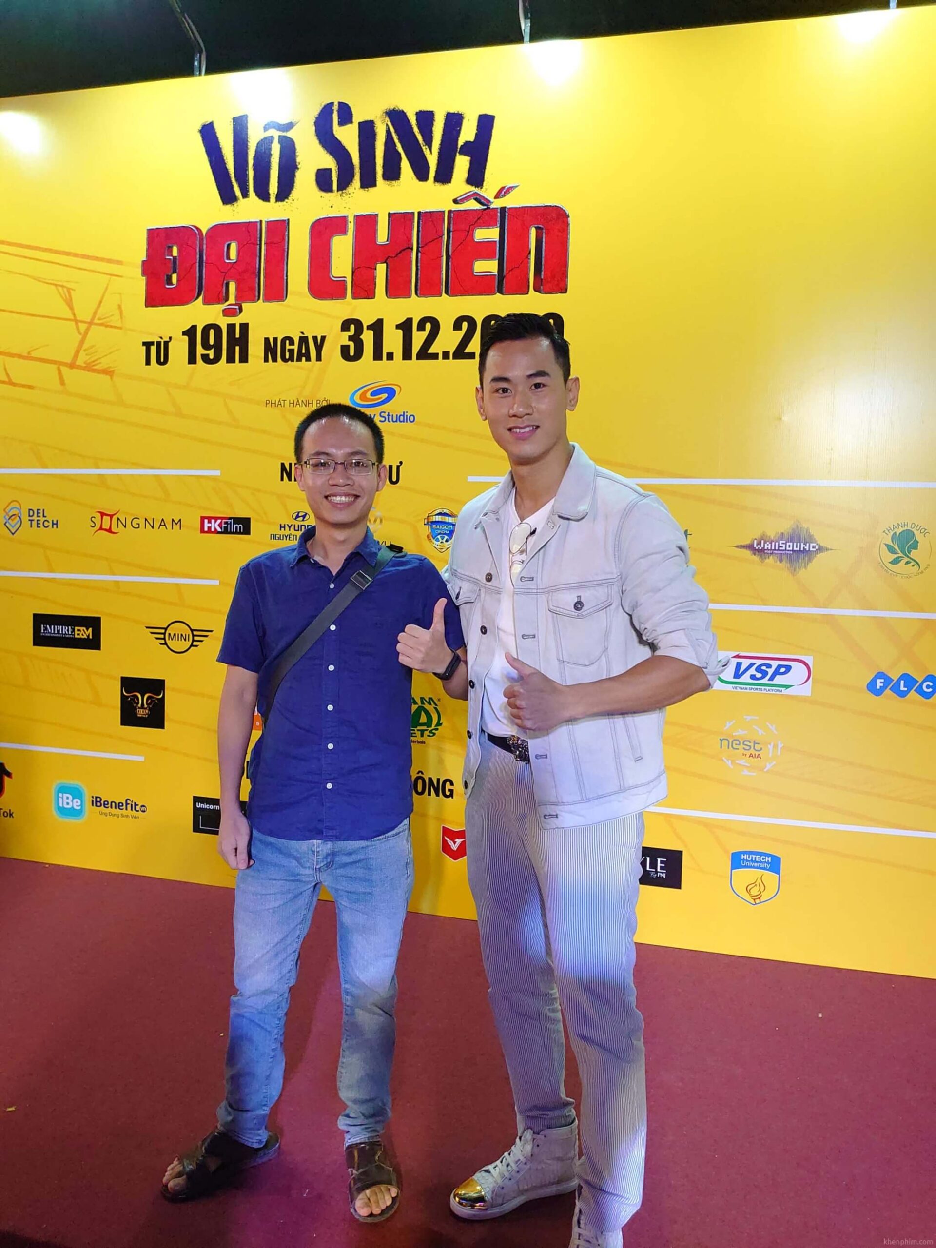 Admin chụp cùng diễn viên Tiến Hoàng tại buổi họp báo ra mắt phim Võ Sinh Đại Chiến