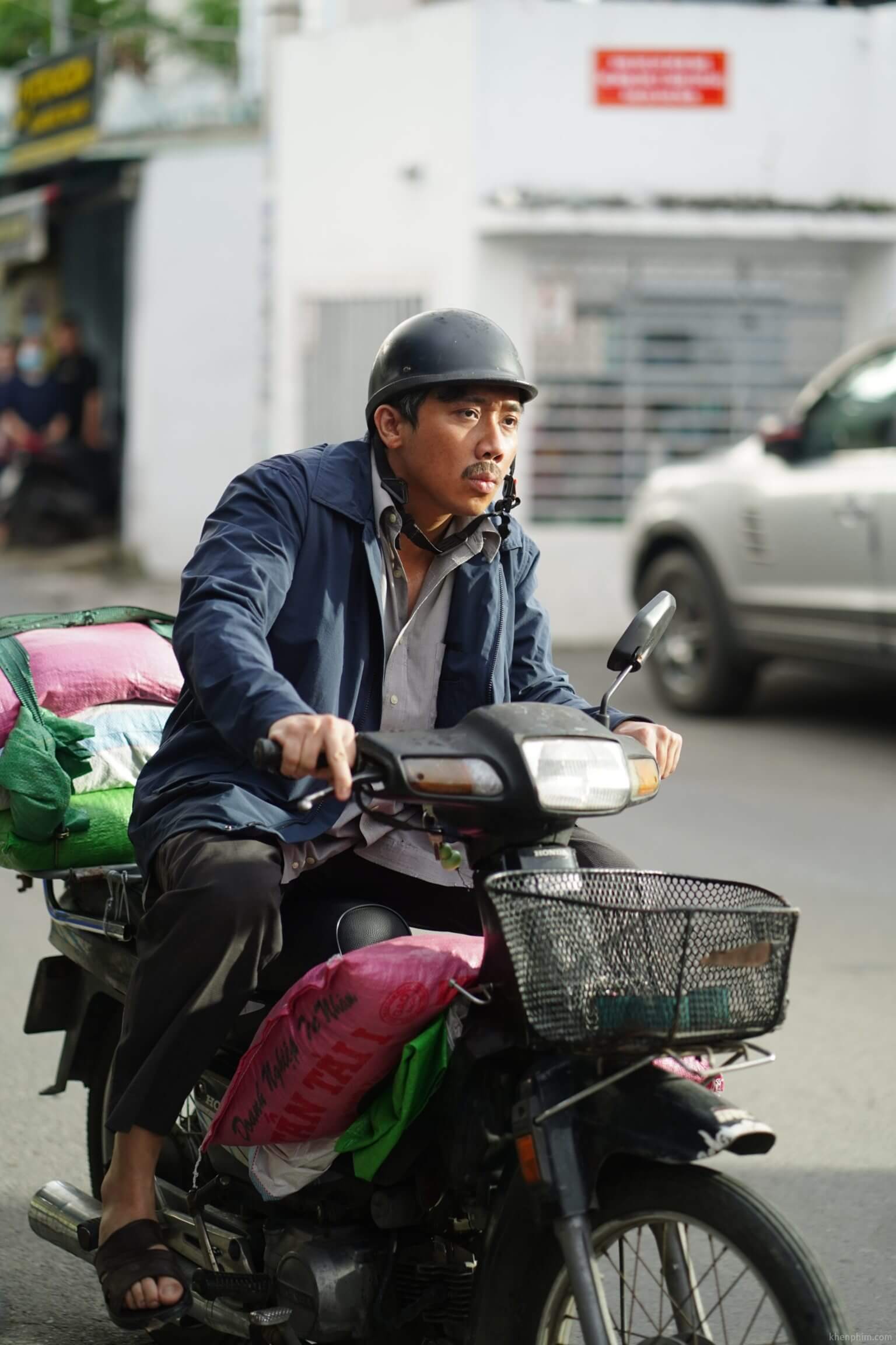Trấn Thành nhập tâm hoàn toàn vào vai ông Sang
