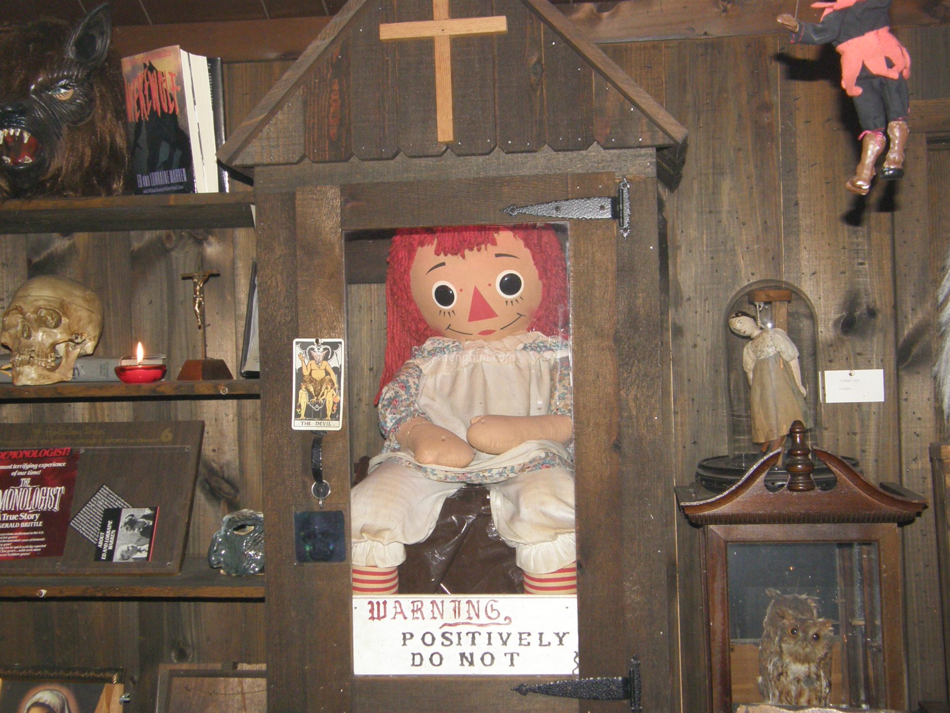 Búp bê Annabelle