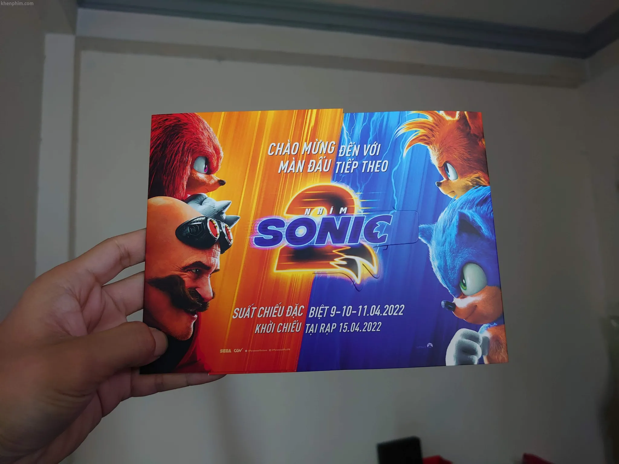 Thiệp mời tham gia họp báo phim Nhím Sonic 2 - bên ngoài