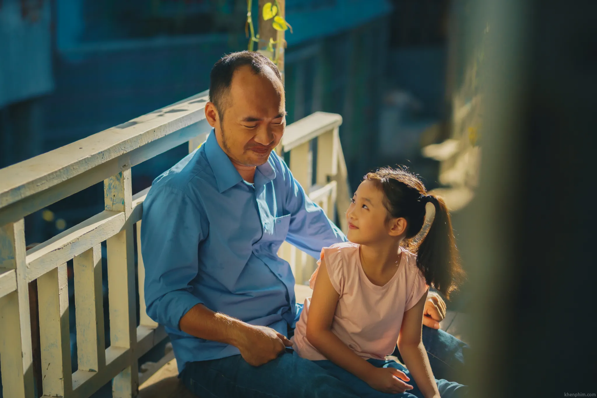 Cha Quân và bé Thỏ rong phim Dân Chơi Không Sợ Con Rơi