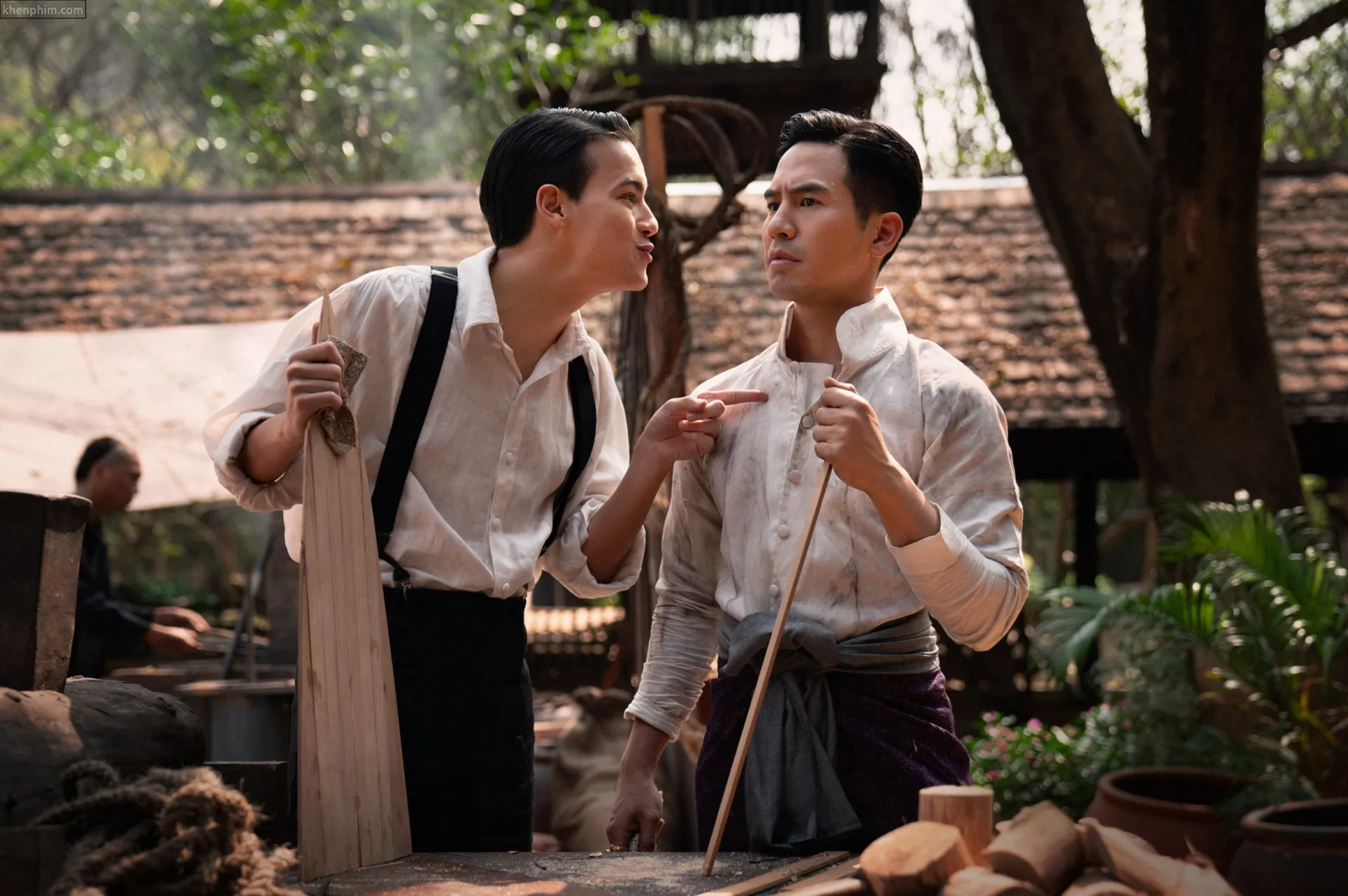 Nhân vật Bhop (bên phải) do Thanavat Vatthanaputi vào vai