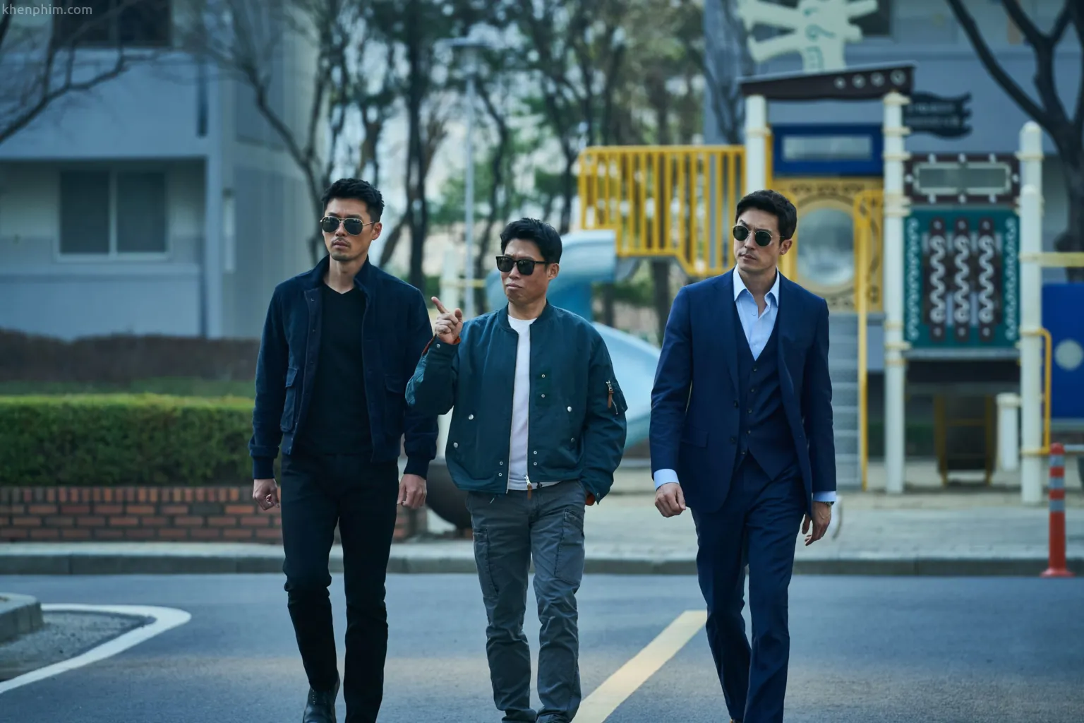 Ngoài Huyn Bin (bên trái) ra thì phim còn bonus thêm Daniel Henney cũng đẹp trai chẳng kém
