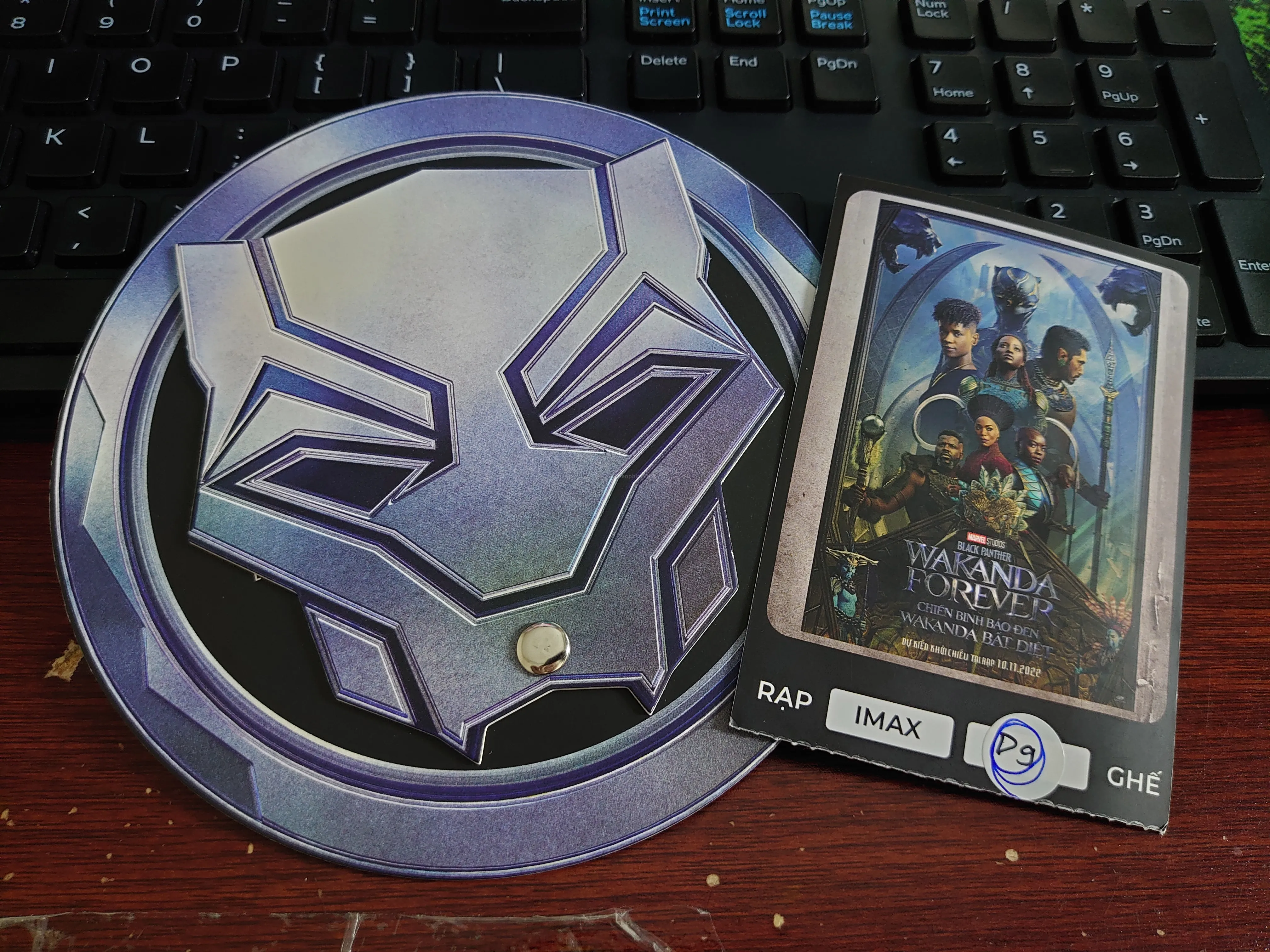 Vé xem phim Black Panther 2: Wakanda Forever (Chiến Binh Báo Đen 2: Wakanda Bất Diệt) hàng D, rạp IMAX. Mình đọc phụ đề không kịp do ngồi quá gần nên phải nghe thêm thoại mới hiểu phim
