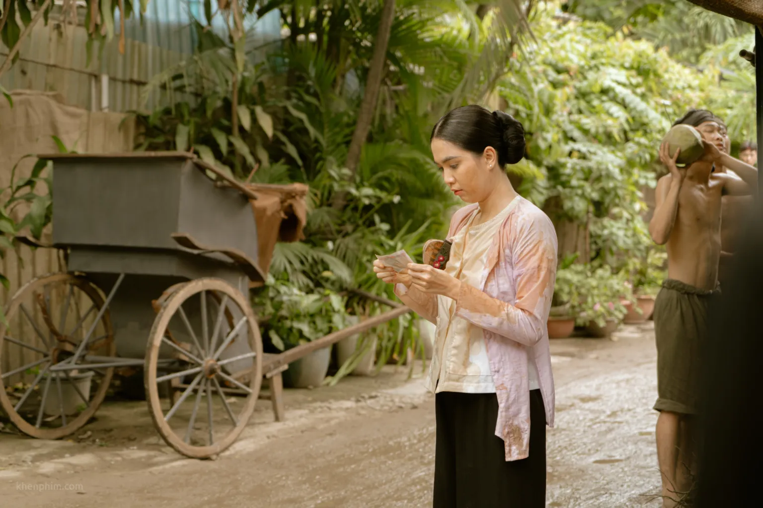 Ngọc Trinh vào vai Nhi/Tư Nhị