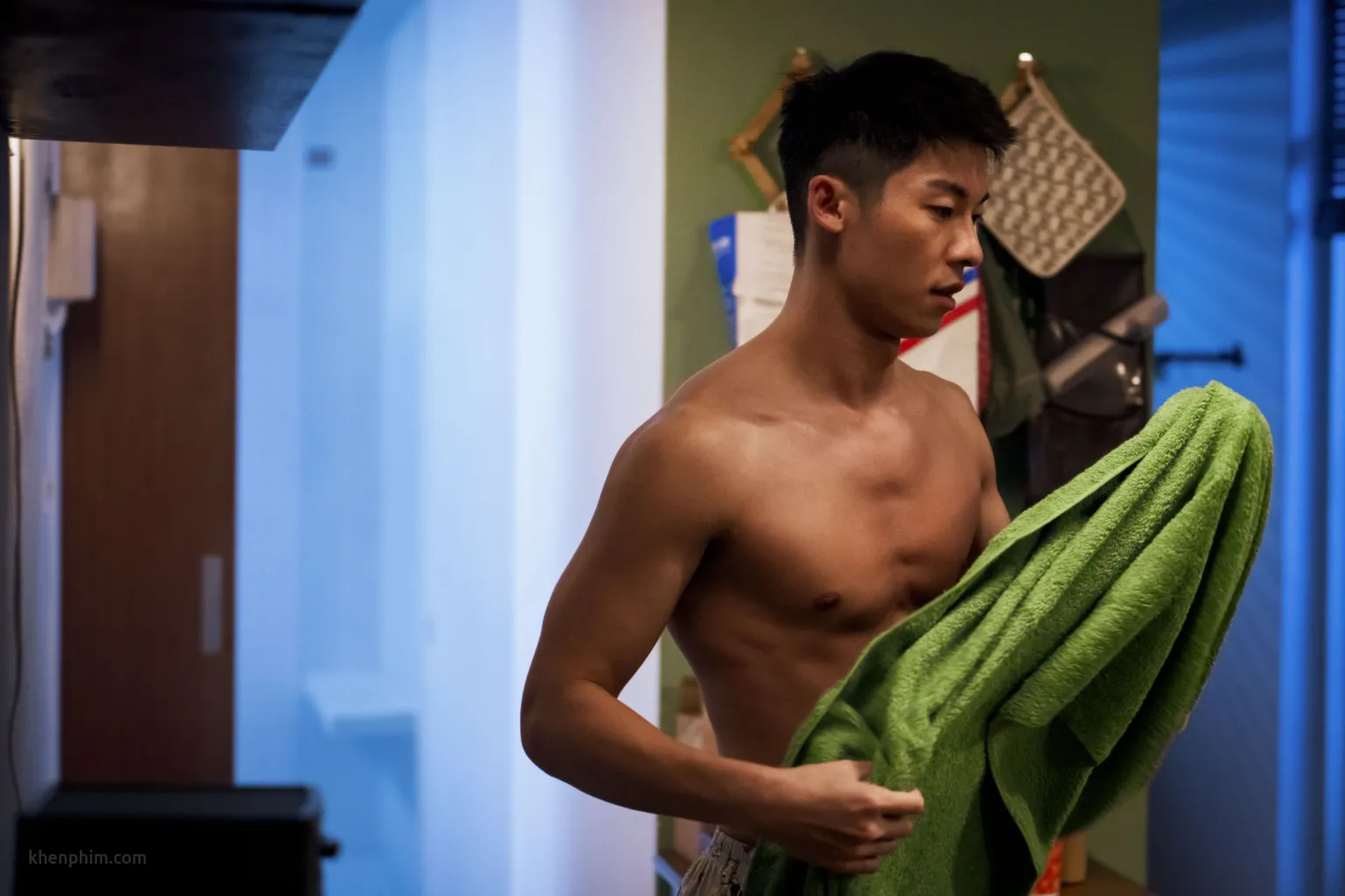 Cơ bắp thì hông có nhiều nhưng sương sương cỡ này là đúng chuẩn goy - Hứa Quang Hán trong phim Chuyện Tôi Và Ma Quỷ Thành Người Một Nhà