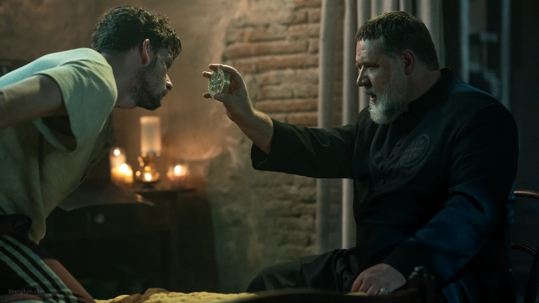Banner bài review phim The Pope’s Exorcist (Khắc Tinh Của Quỷ)