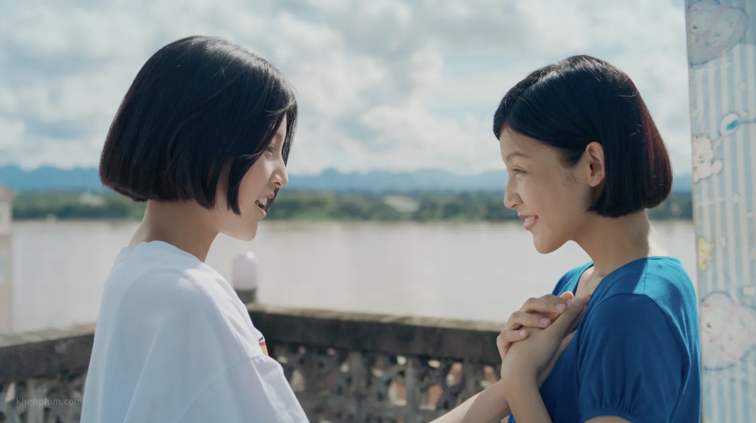 You là người không có nốt ruồi, còn Mi thì có nốt ruồi trên mặt - phim You & Me & Me (Tình Chị Duyên Em)