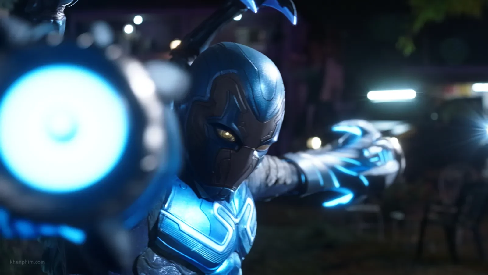 Bộ giáp màu xanh dương là thứ gây ấn tượng trong tựa phim Blue Beetle