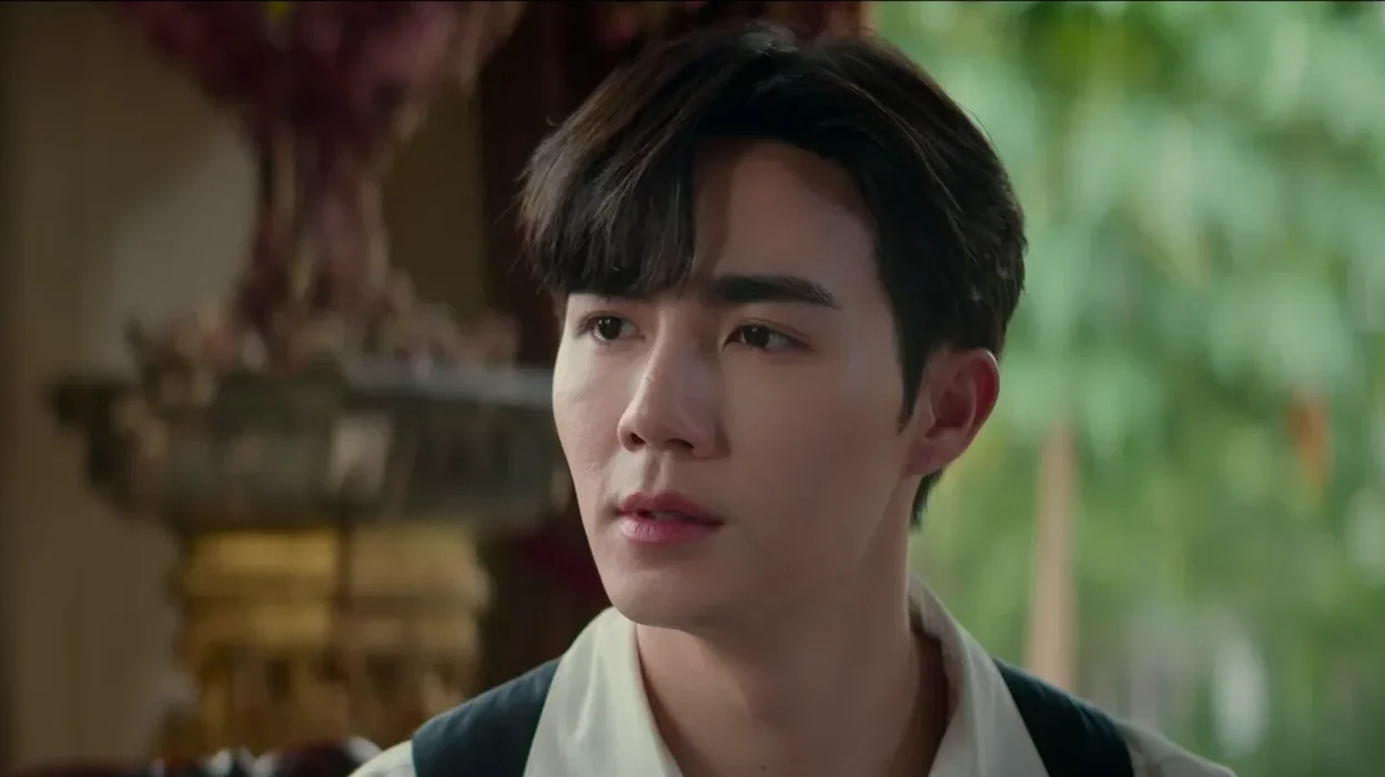 Nhân vật Phra Ploeng do Zee Pruk Panich vào vai