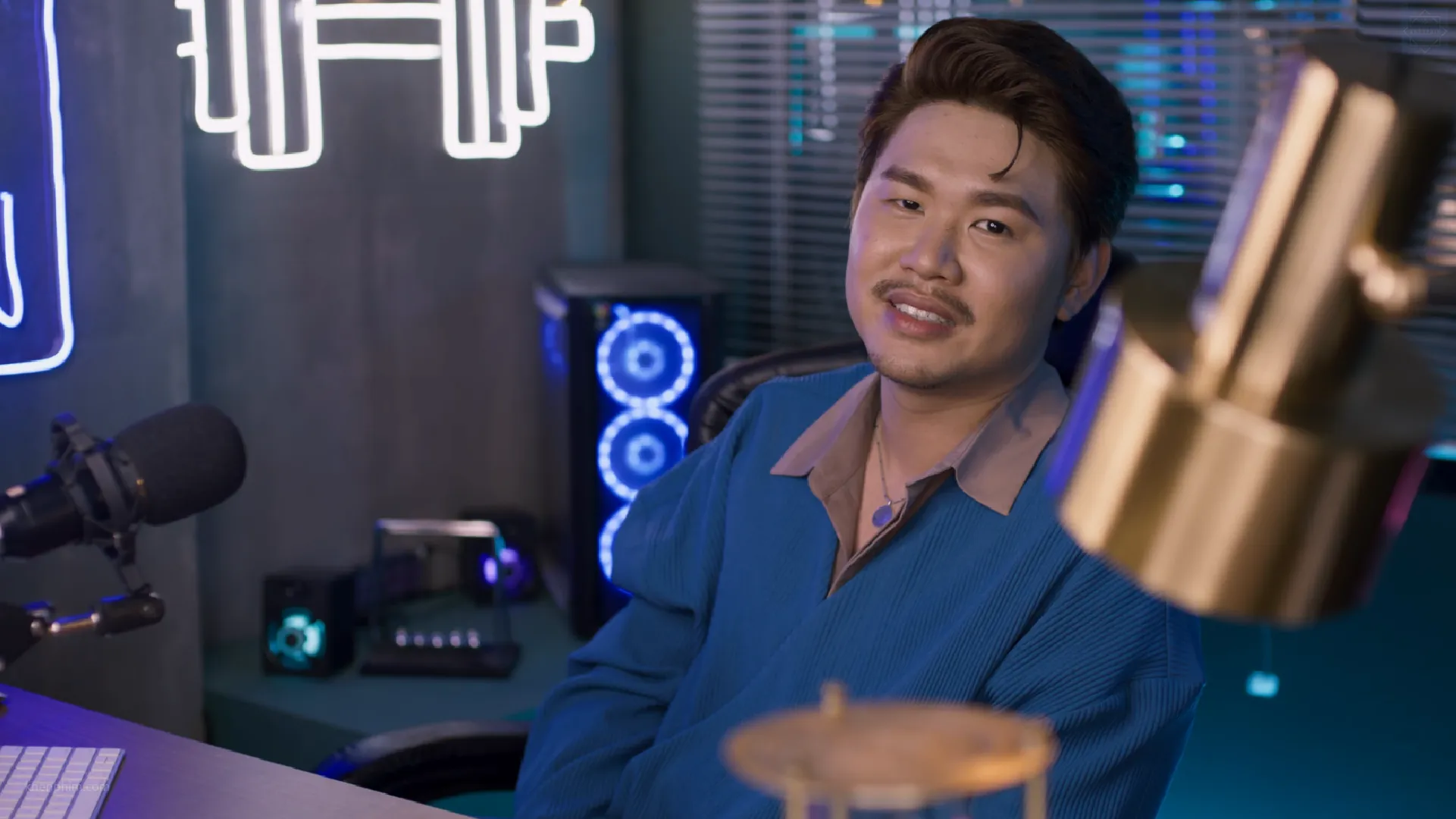 Quốc Khánh vào vai Hoàng, một food reviewer (người đánh giá thức ăn)