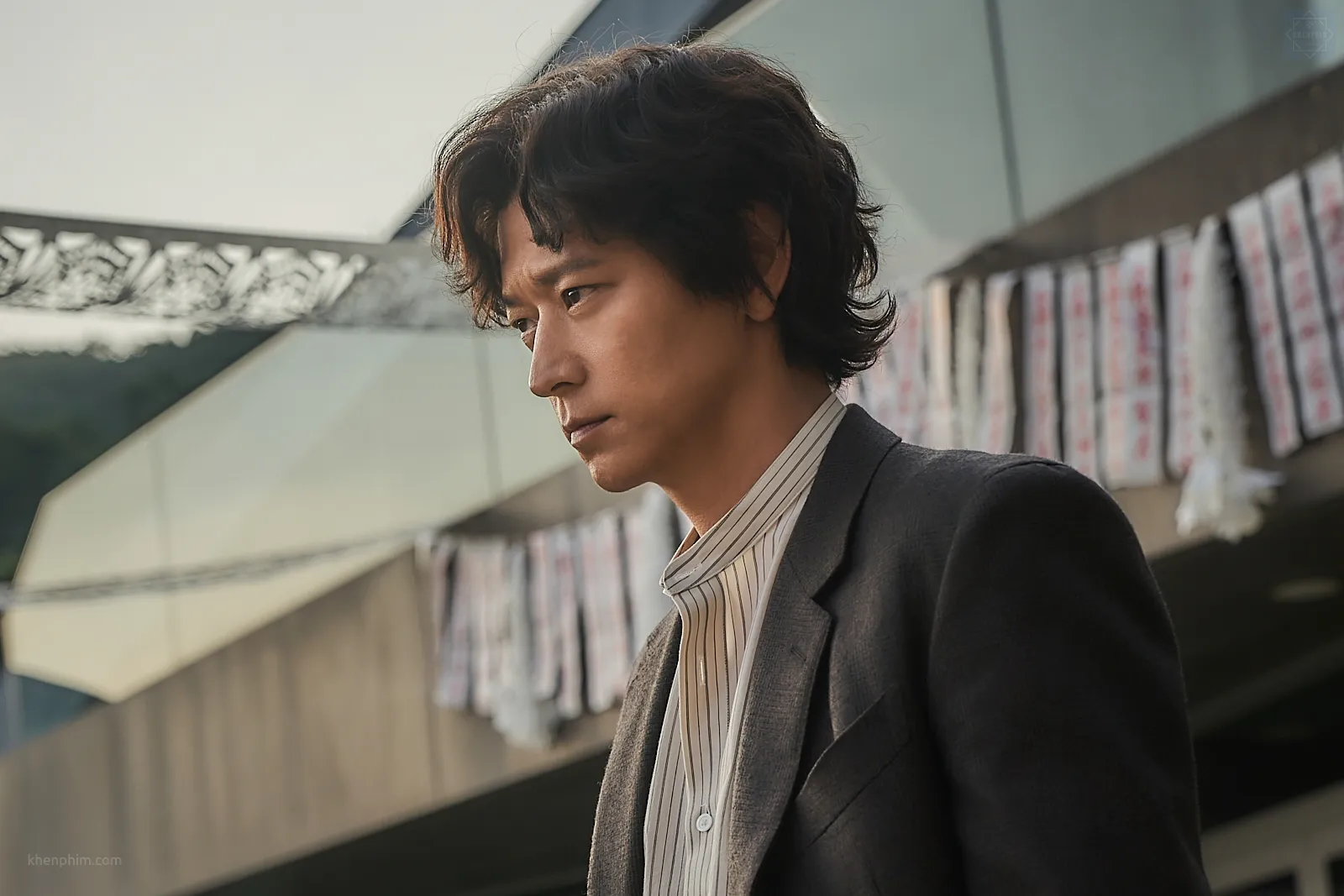 Thầy trừ tà dỏm Cheon (do Gang Dong Won đóng)