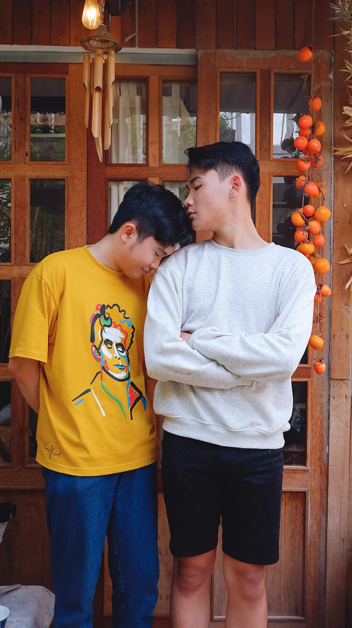 Minh Hiếu (bên trái) và Nhật Huy là hai diễn viên chính trong phim ngắn Đã Lâu Không Gặp