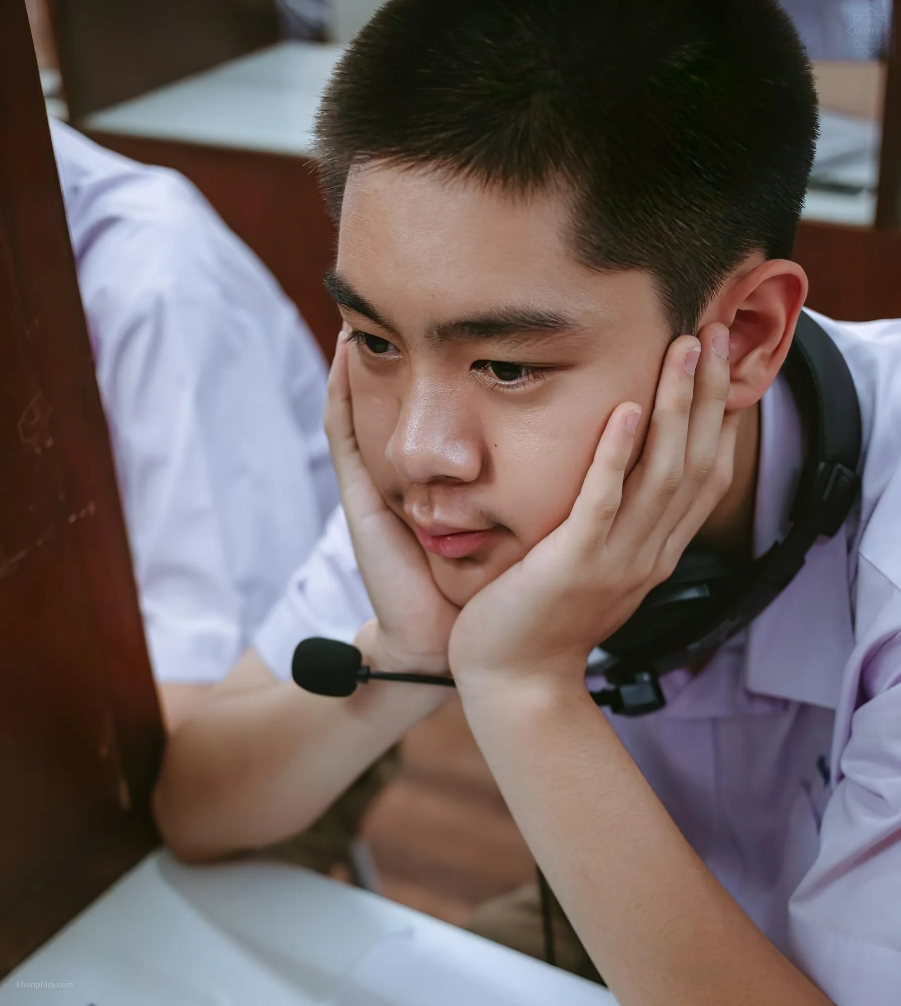 Em trai của Gib cũng có một câu chuyện tình cảm học trò như người chị
