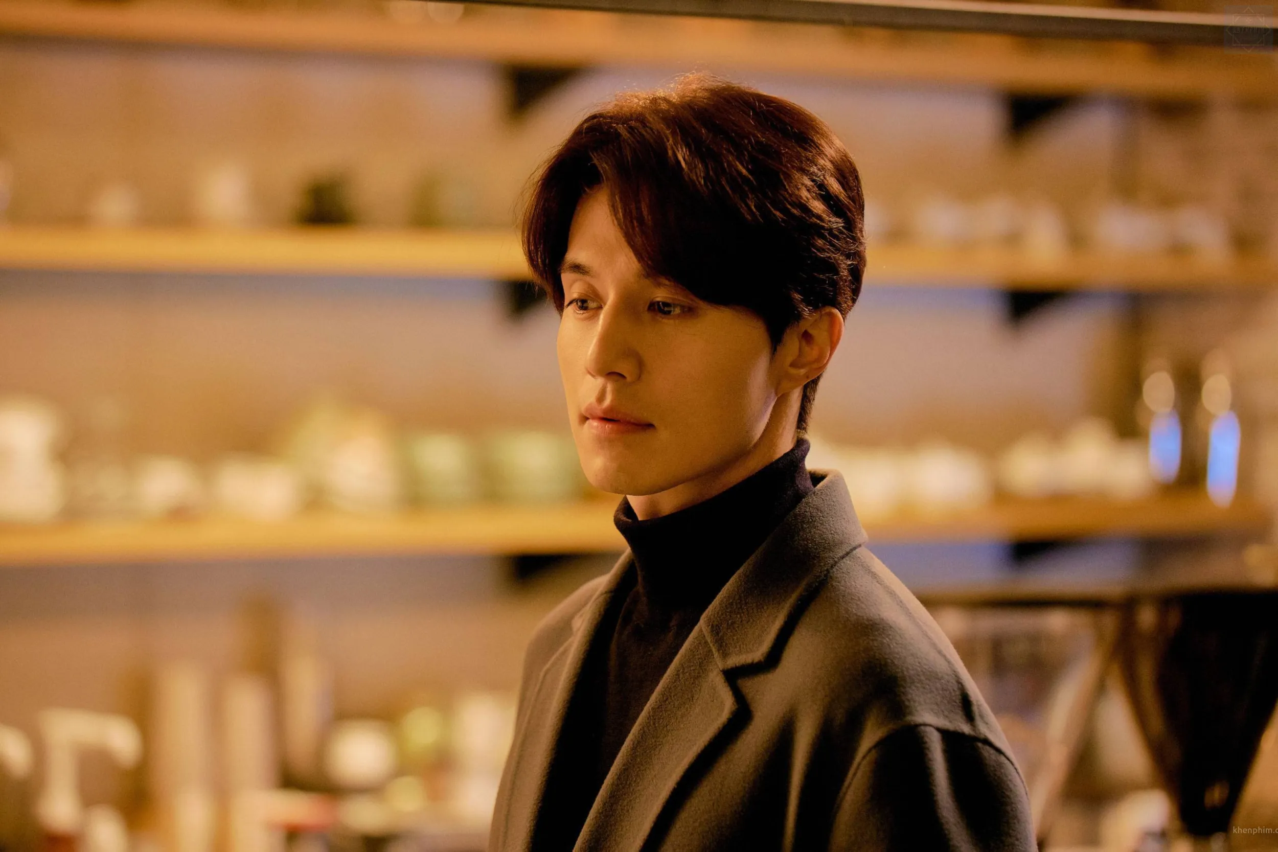Park Young Ho (Lee Dong Wook) là một giảng viên và người nổi tiếng trên mạng xã hội
