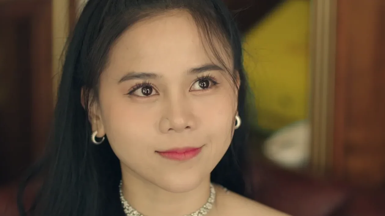 Đoàn Trinh trong vai "trà xanh"