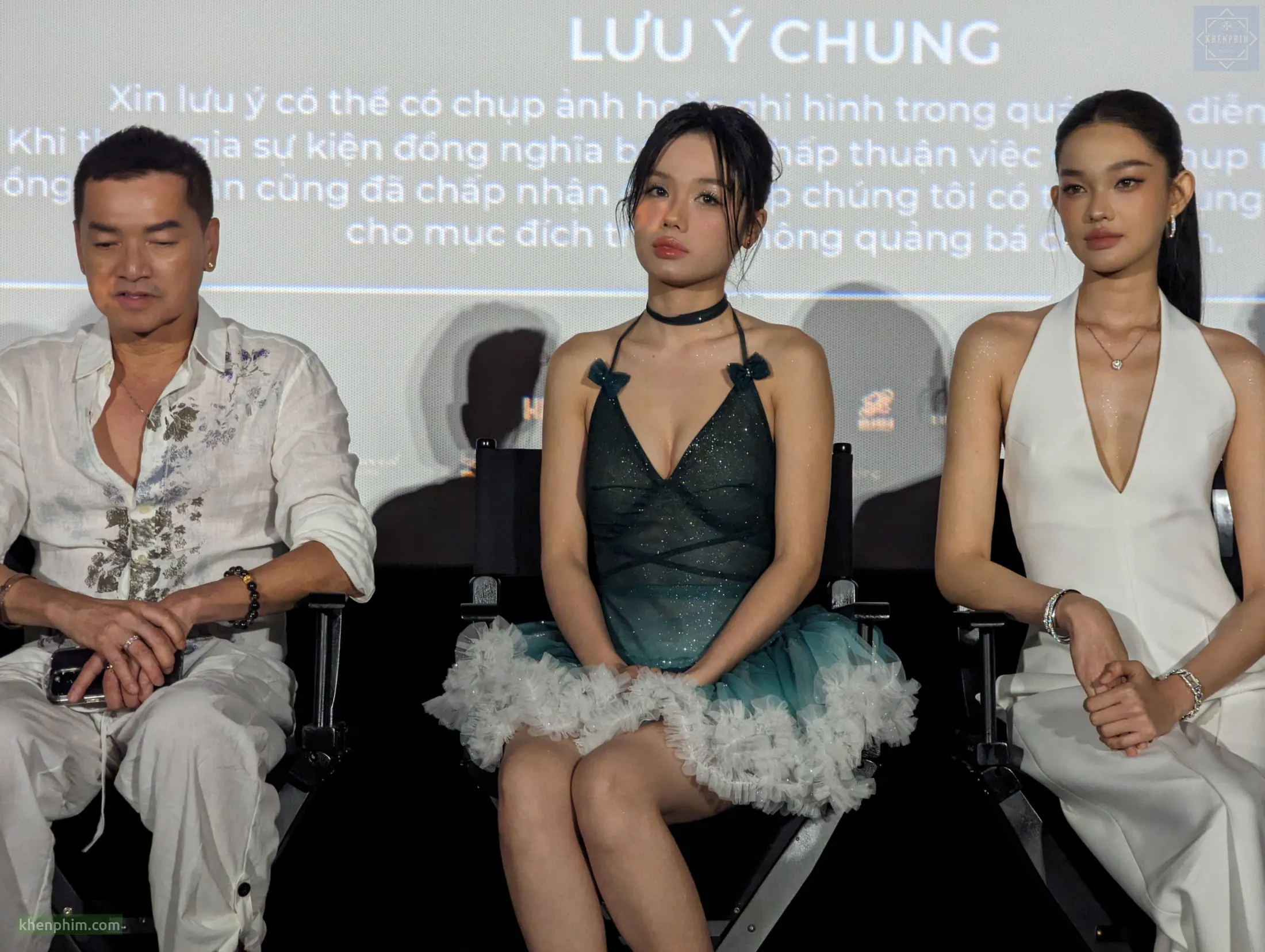 Dàn diễn viên giao lưu cùng khách mời sau suất chiếu buổi trưa