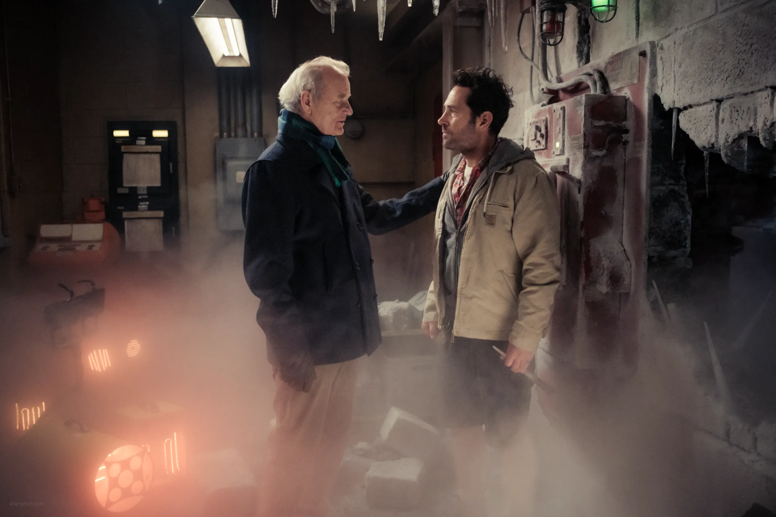 Nam diễn viên Paul Rudd (bên phải) không quá nổi trội trong phim Biệt Đội Săn Ma: Kỷ Nguyên Băng Giá