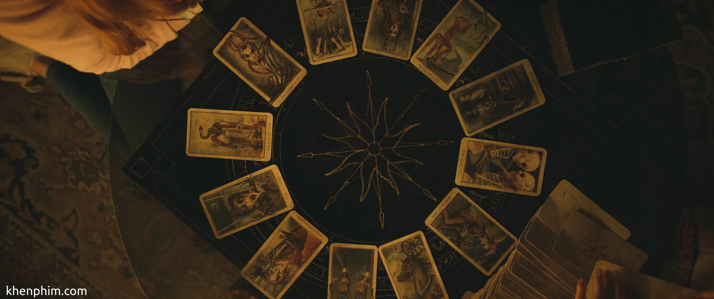Bàn xem tarot