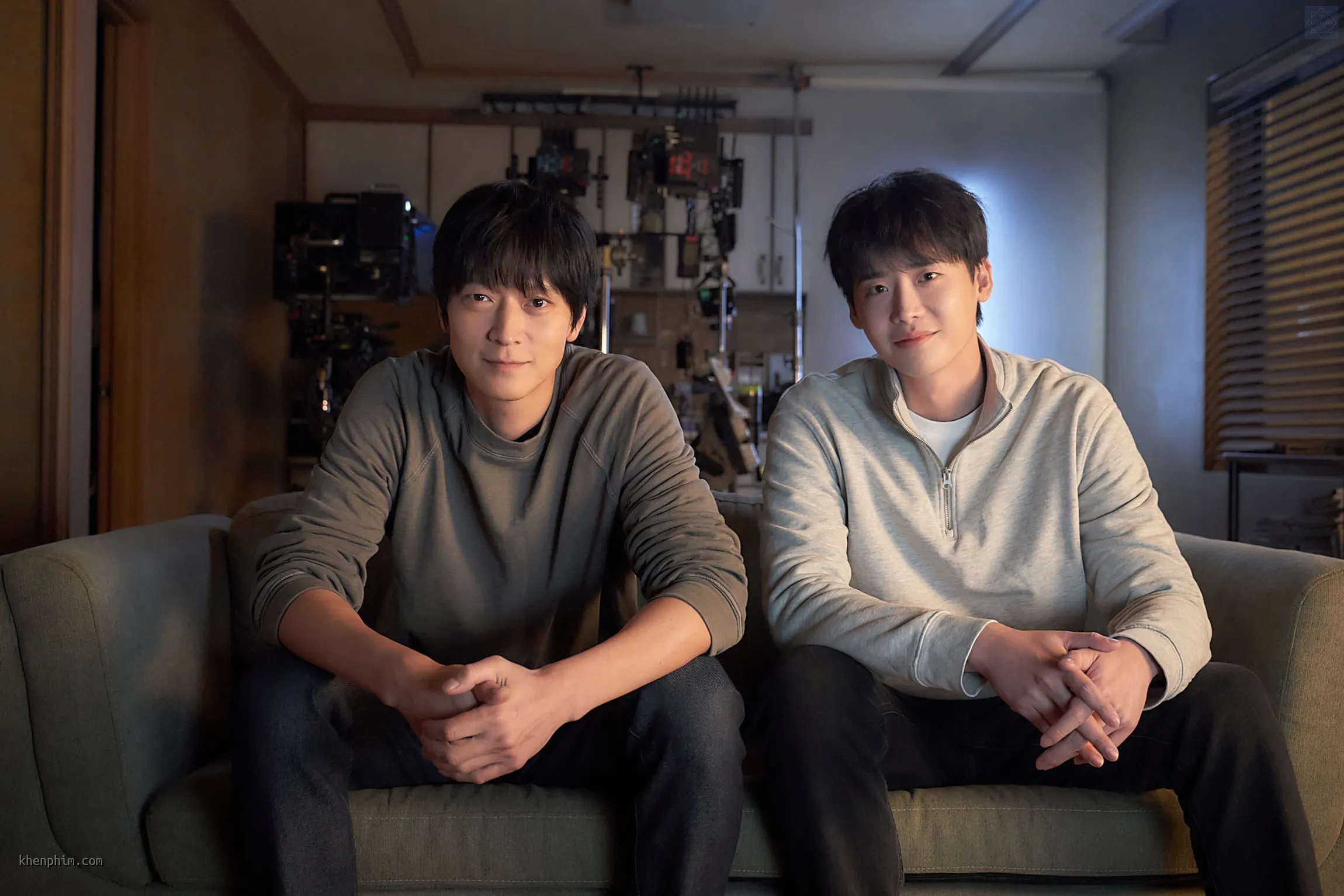 Gang Dong-won (trái) và Lee Jong-suk lần đầu hợp tác cùng nhau trên màn ảnh