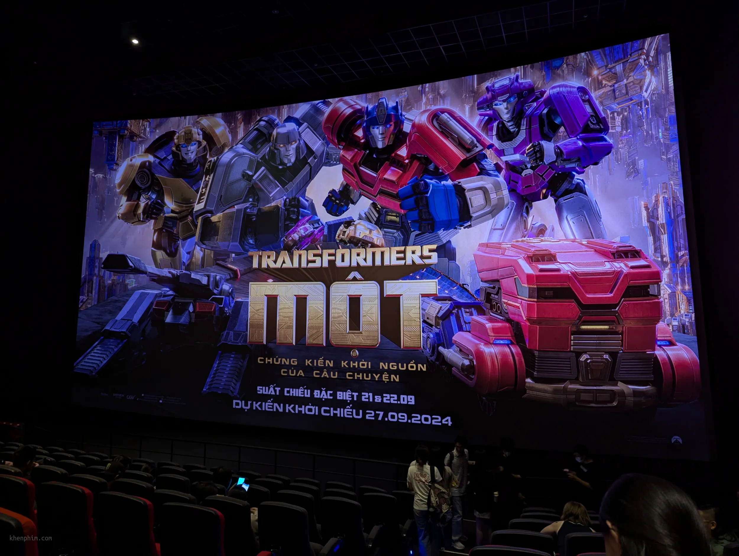 Màn hình chờ trong phòng IMAX