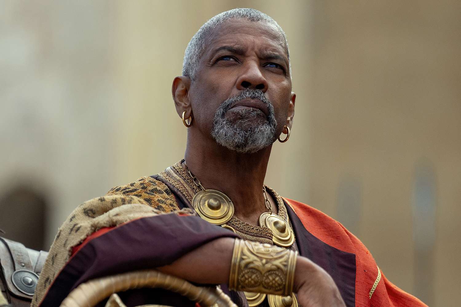 Denzel Washington trong vai Macrinus - phim Gladiator II (Võ Sĩ Giác Đấu II)