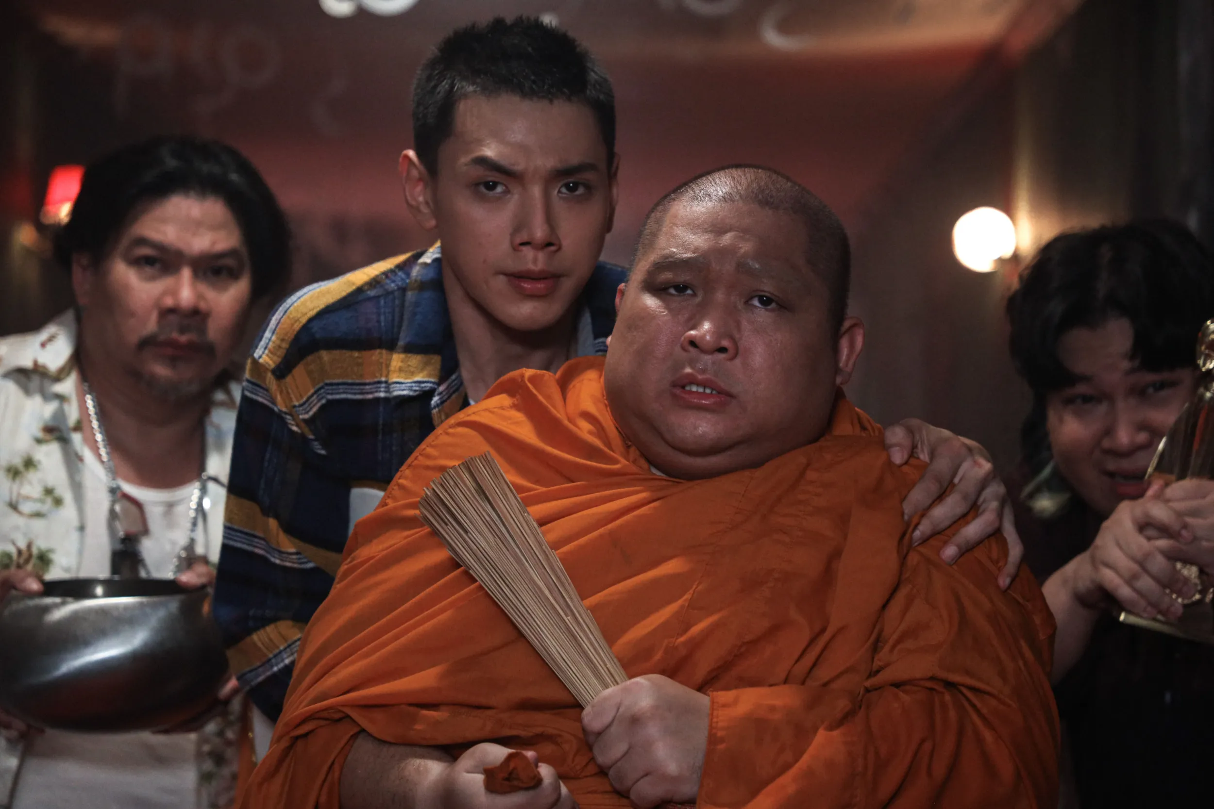 Mời cả sư thầy về trừ ma nhưng có vẻ không hiệu quả mấy, vẫn bị hùMời cả sư thầy về trừ ma nhưng có vẻ không hiệu quả mấy, vẫn bị hù - Phim 404 สุขีนิรันดร์..RUN RUN - 404 Run Run (404 Chạy Ngay Đi)