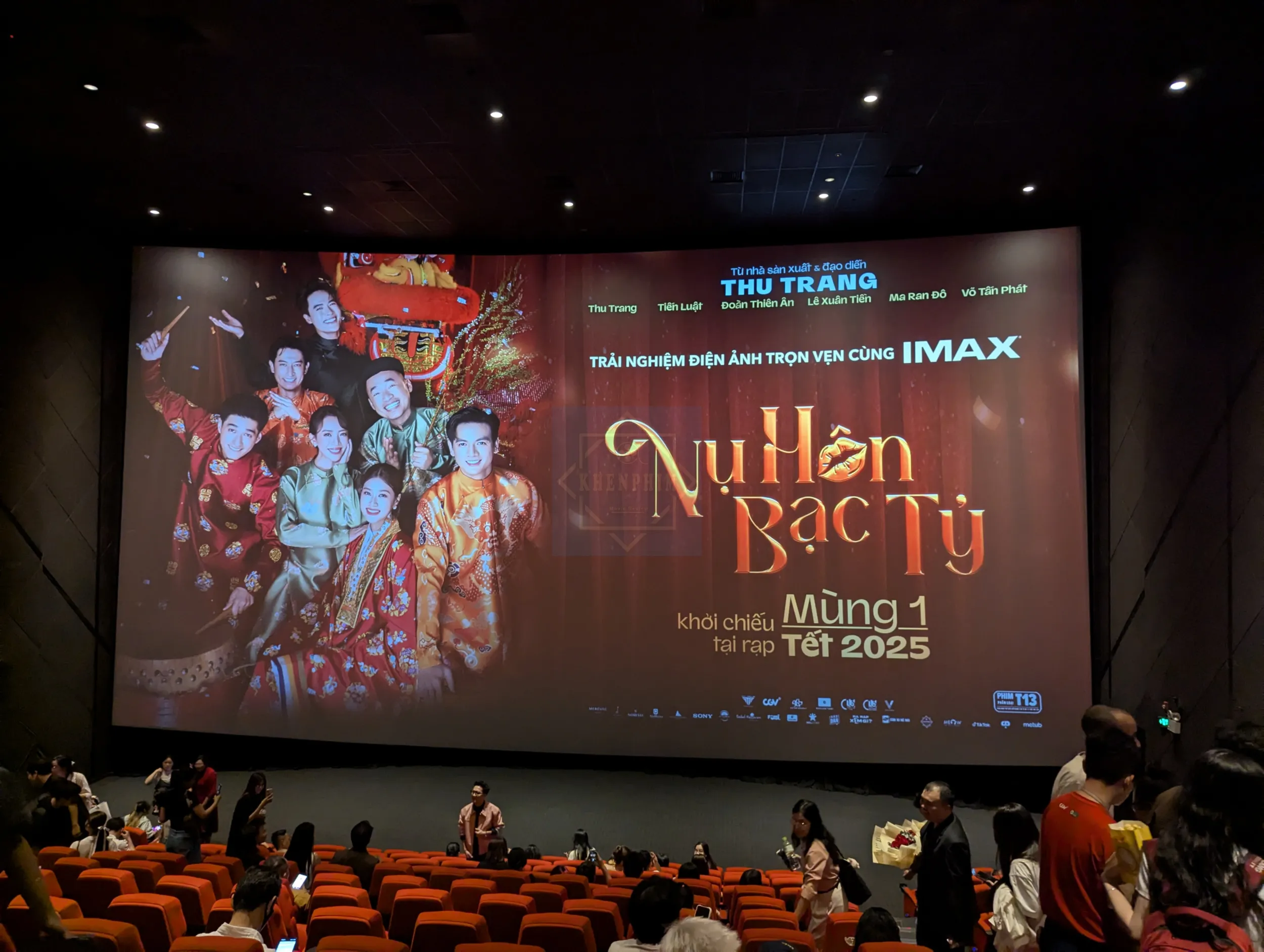 Nụ Hôn Bạc Tỷ là phim Việt đầu tiên đạt chuẩn để chiếu ở phòng IMAX, và đây cũng là phim Tết duy nhất chiếu ở định dạng này