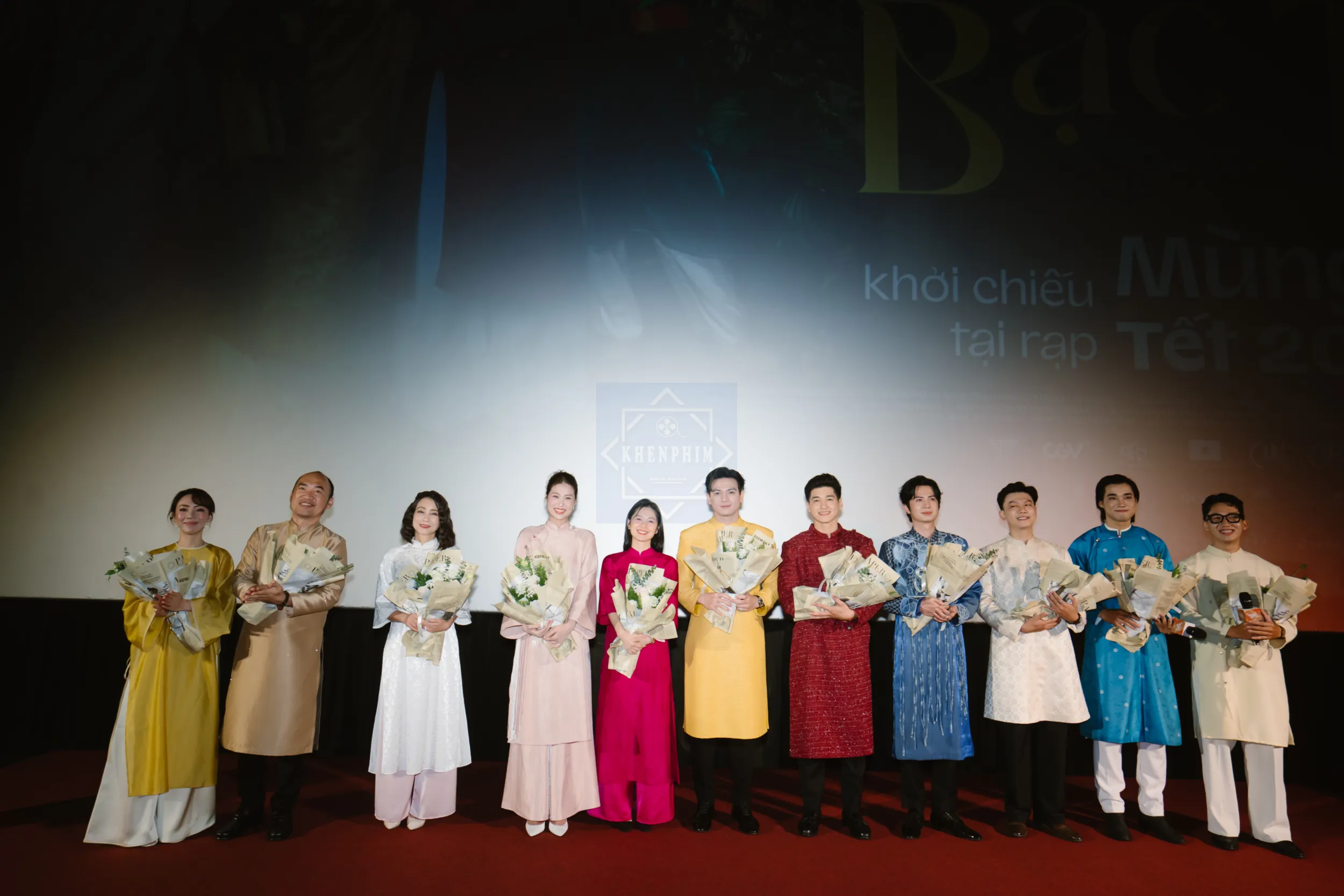 Góp mặt trong phim Nụ Hôn Bạc Tỷ có: Thu Trang, Tiến Luật, Lê Xuân Tiền, Đoàn Thiên Ân, Ma Ran Đô, Võ Tấn Phát