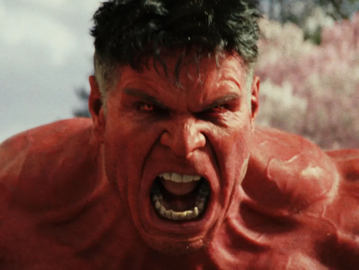 Chắc ăn nhiều thanh long nên Hulk này hơi đỏ