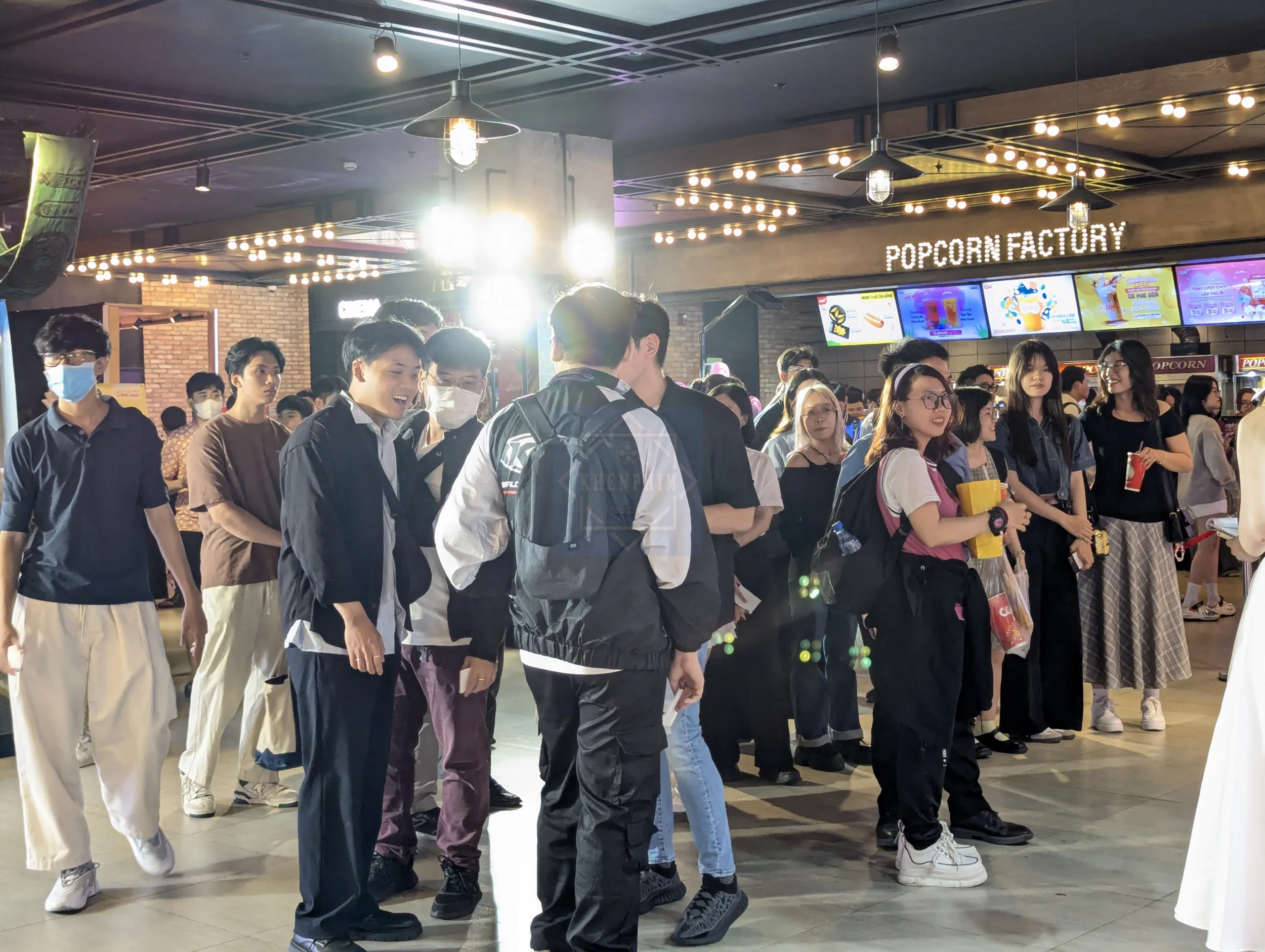 Sự kiện ra mắt phim Kẻ Đồng Hành còn có minigame ghép đôi khán giả, mang đến trải nghiệm thú vị