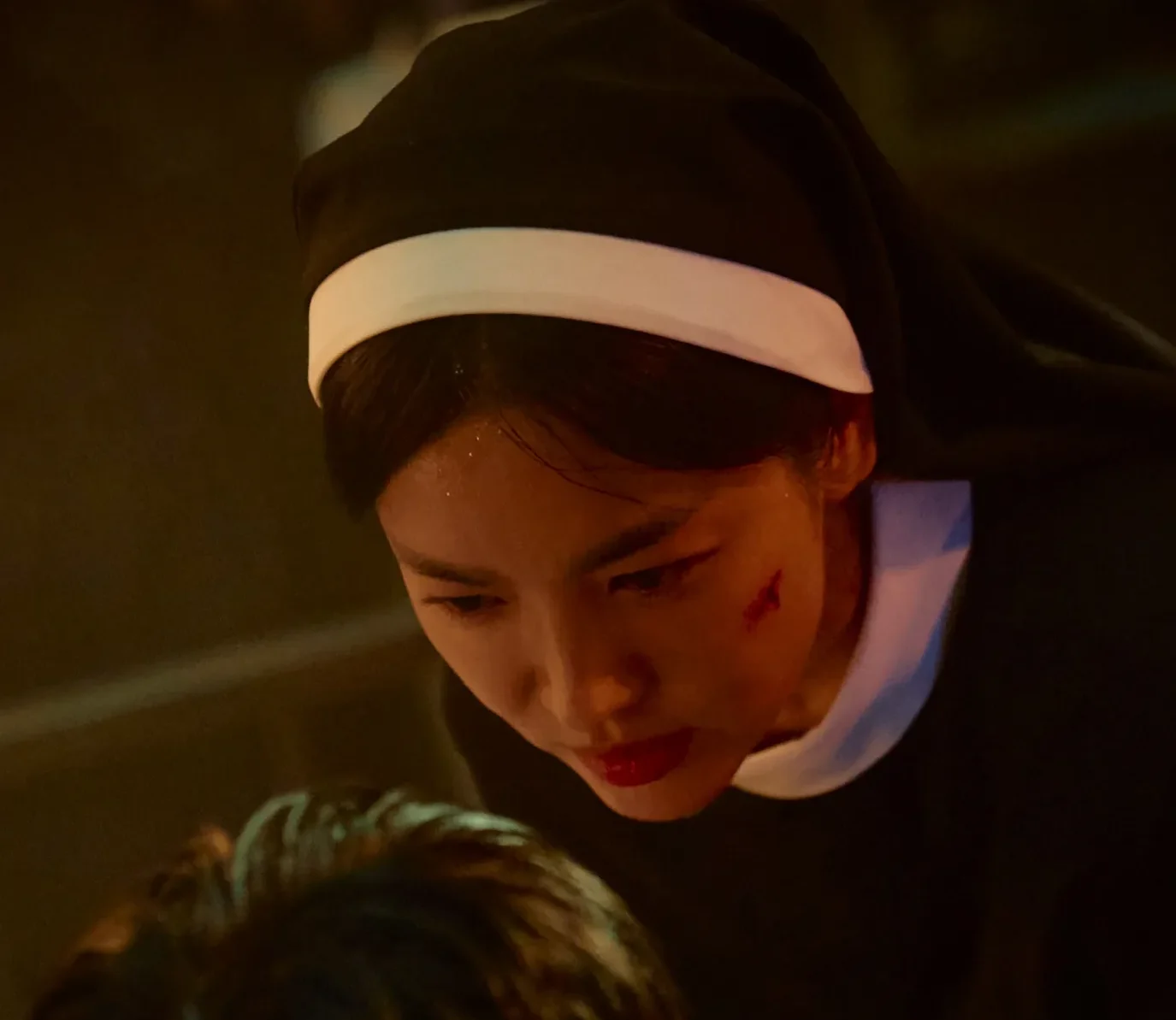 Song Hye Kyo vào vai một nữ tu đang muốn phá bỏ những quy tắc truyền thống