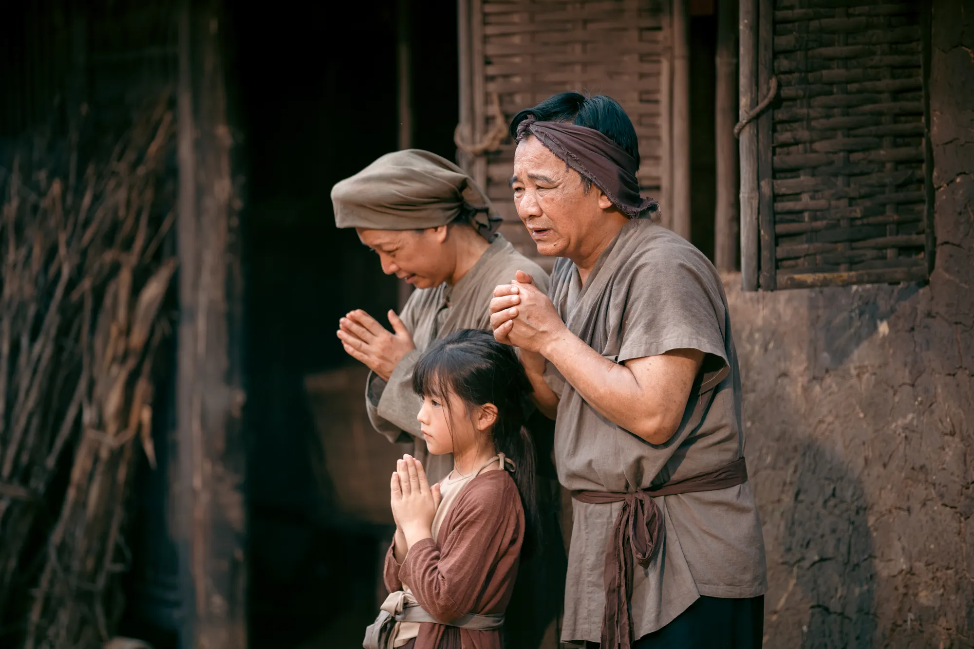 Đèn Âm Hồn là tựa phim có sự tham gia của các diễn viên gạo cội như NSƯT Chiều Xuân, NSƯT Quang Tèo
