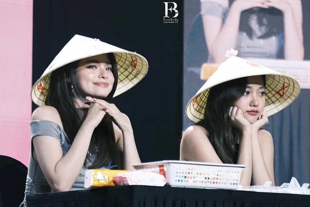 Freen Sarocha Chankimha và Becky Armstrong đã tổ chức buổi fan meeting tại Việt Nam vào đầu năm 2024