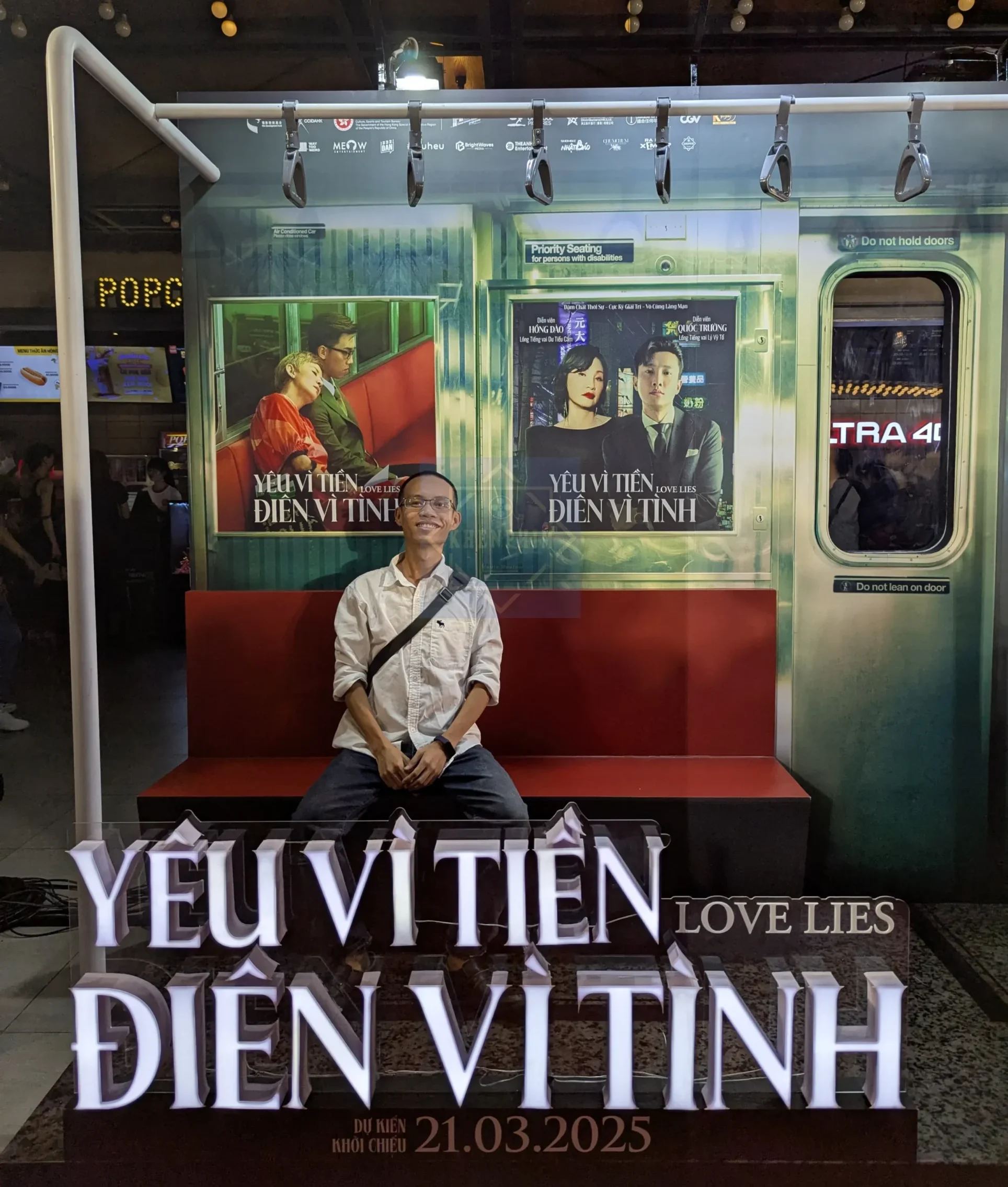 Ảnh chụp tại sự kiện ra mắt phim Love Lies (Yêu Vì Tiền, Điên Vì Tình)