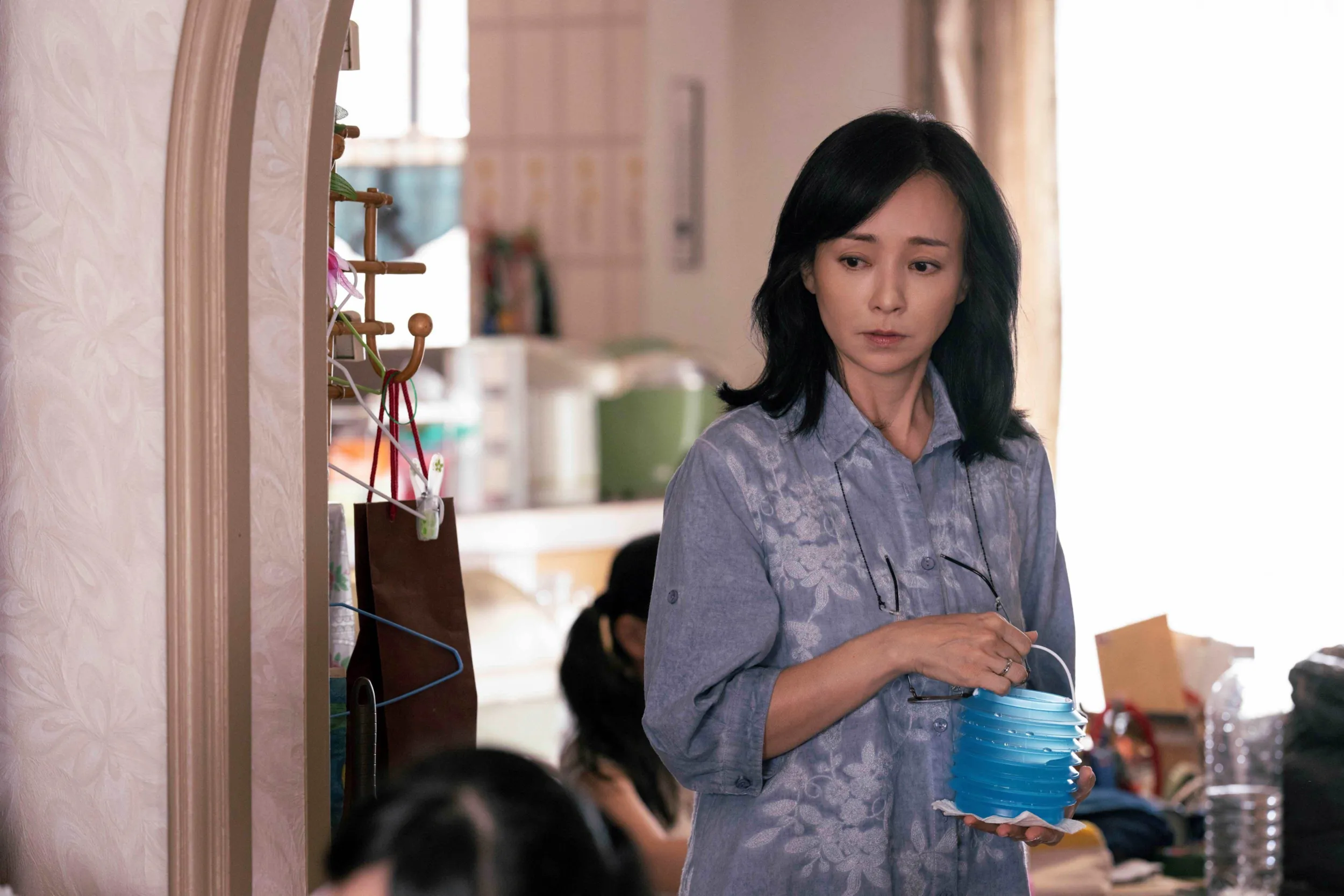 Mẹ của Tiểu Ái (do Quý Cần đóng)